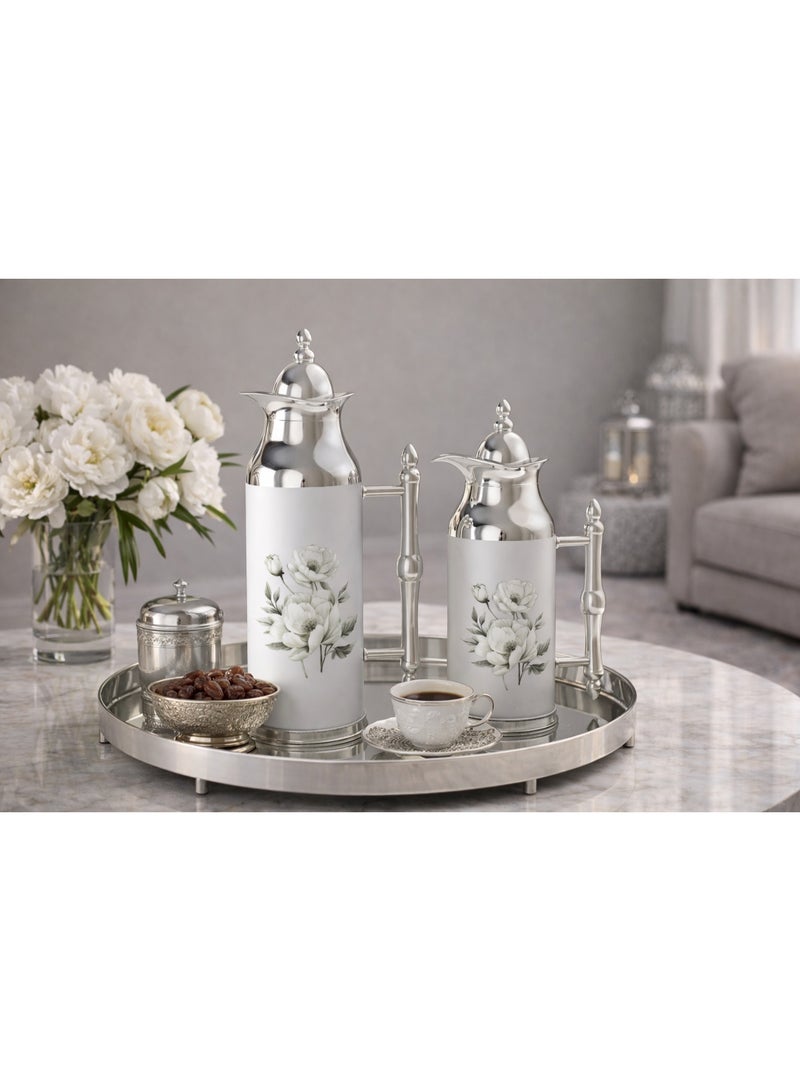 ريفان طقم ترامس ضيافة فاخر بزهور بيضاء أنيقة 🤍✨ سعتان (1 لتر + 0.7 لتر) | لمسة صباحية راقية لكل مناسبة - Image 1